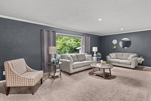 2236 Olympia DR, Bettendorf, IA 52722