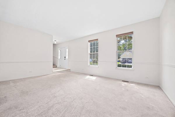 1255 Chicory LN, Naperville, IL 60564