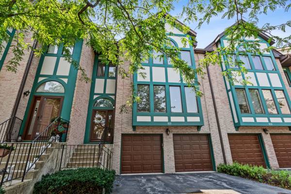933 W Essex PL, Arlington Heights, IL 60004