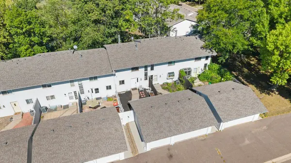 6652 Gretchen LN N, Oakdale, MN 55128