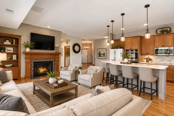9630 Independence CIR #103, Chanhassen, MN 55317