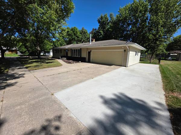 302 10th ST SE, Barnesville, MN 56514