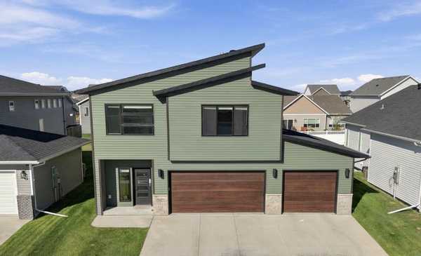 7327 Madelyn LN S, Fargo, ND 58104