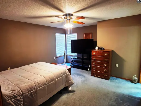 212 Sheffield St, Newton, KS 67114