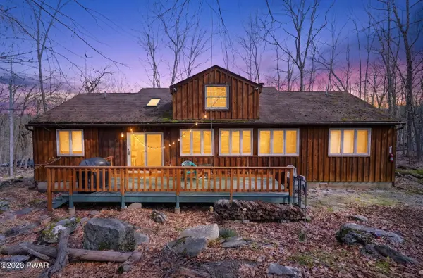 104 Minuteman LN, Lackawaxen, PA 18435