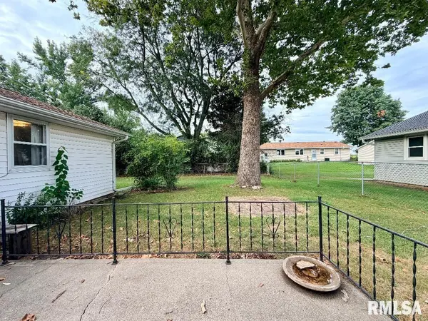 331 NEW SALEM DR, Canton, IL 61520