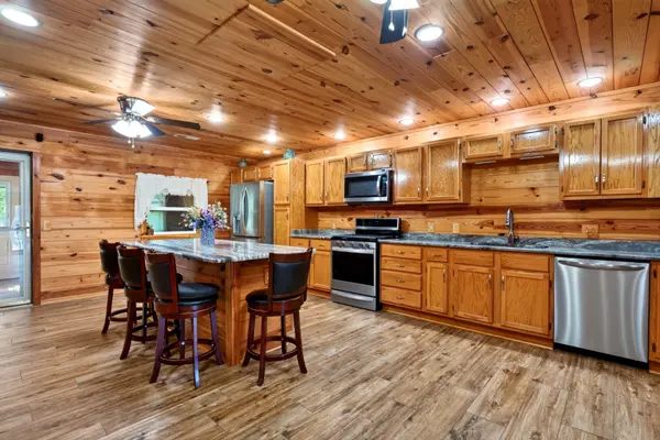 990 Oak Hill Dr, Cookeville, TN 38501