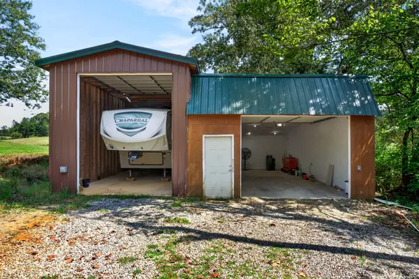 990 Oak Hill Dr, Cookeville, TN 38501
