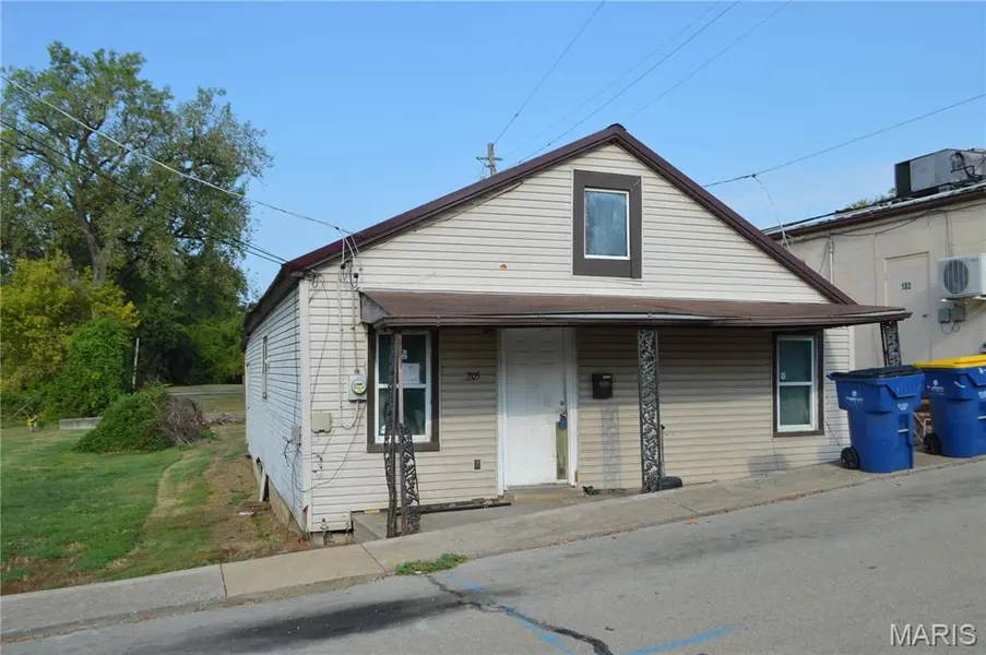 205 S Adams St, Festus, MO 63028
