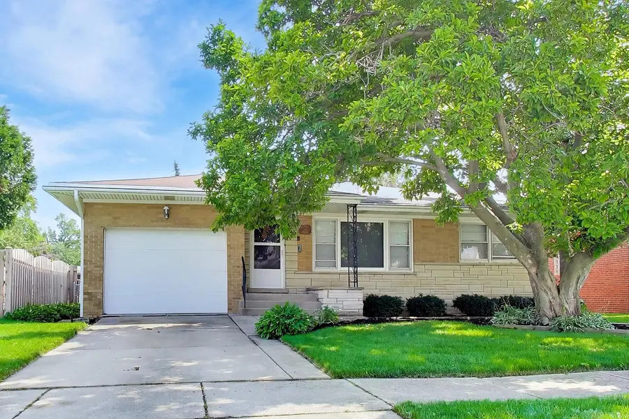 909 Worcester AVE, Westchester, IL 60154