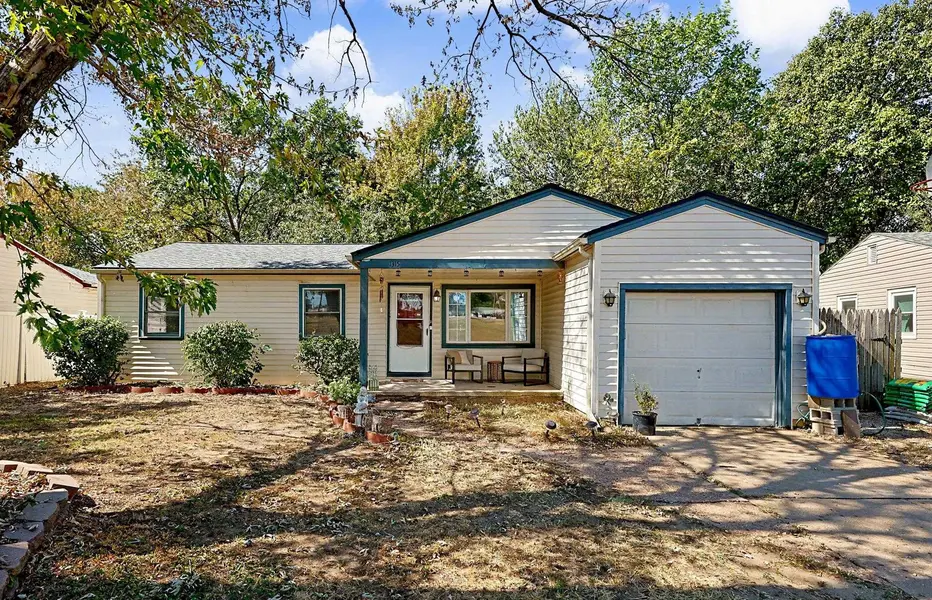 1315 E Ashford drive, Park City, KS 67219