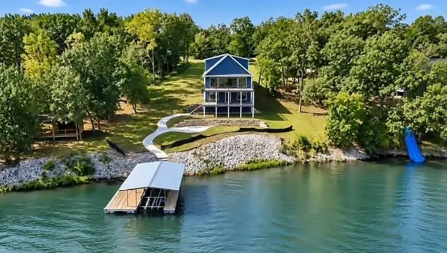 430 Lake Viking TER, Gallatin, MO 64640