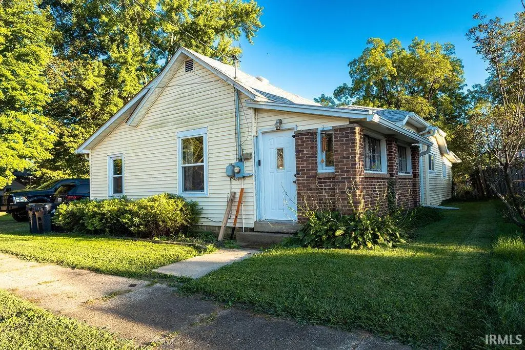 215 E Maple ST, Spiceland, IN 47385