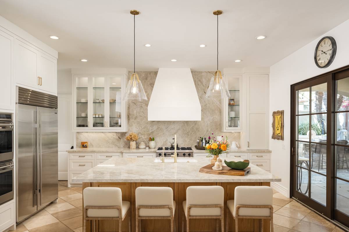 1040 Crest DR, Encinitas, CA 92024