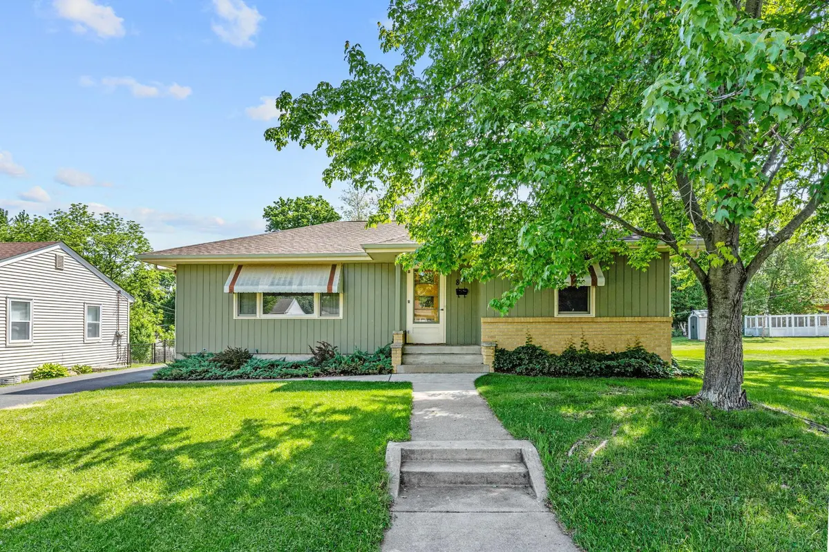 845 Spencer ST S, Shakopee, MN 55379