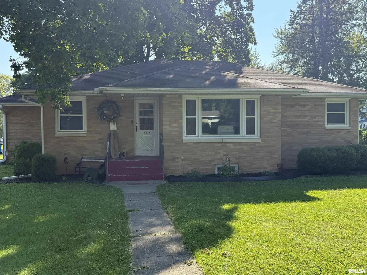 102 NW JEFFERSON ST, Hopedale, IL 61747