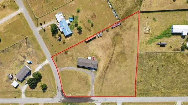 5812 Black Springs Lane, Joshua, TX 76058