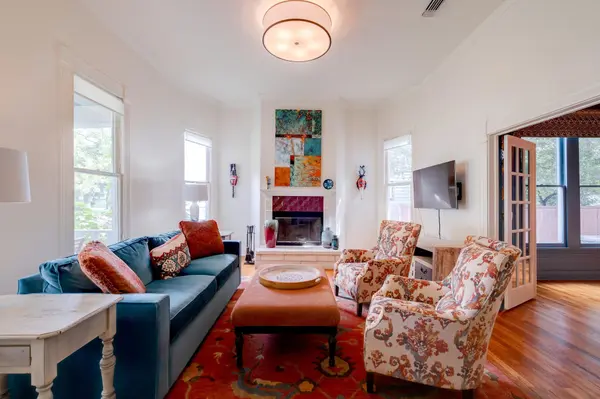 402 Hudgins ST, Smithville, TX 78957
