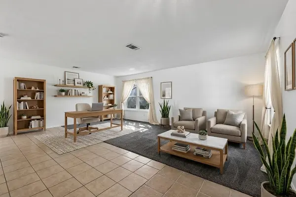 471 Thicket LN, Kyle, TX 78640