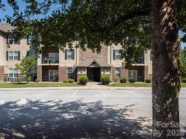 91 Brickton Village CIR #103, Fletcher, NC 28732