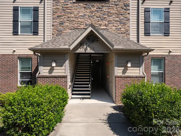 91 Brickton Village CIR #103, Fletcher, NC 28732