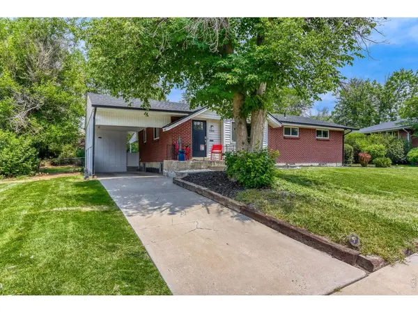2555 E Maplewood, Centennial, CO 80121