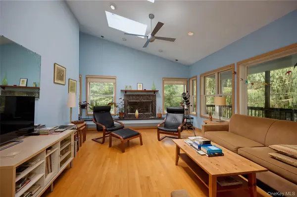 17 Merriewold LN, Monroe, NY 10950