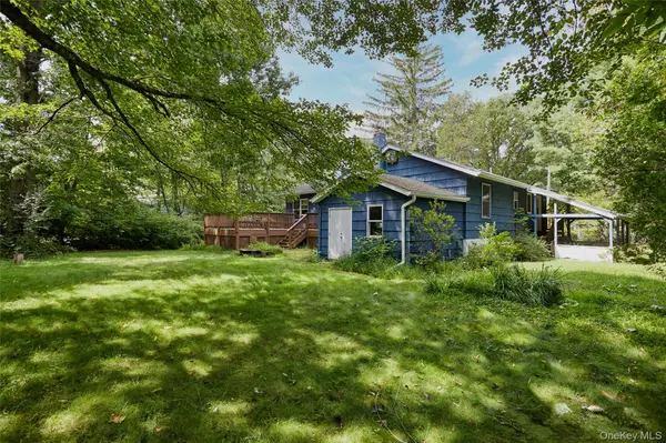 17 Merriewold LN, Monroe, NY 10950