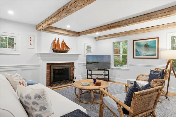 16 Stock Farm LN, Sag Harbor, NY 11963