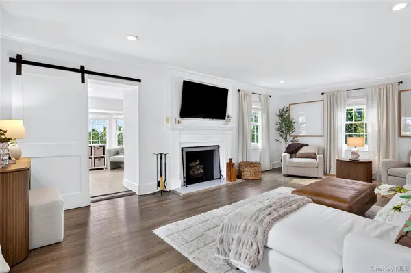 11 Cedar PL, Garden City, NY 11530