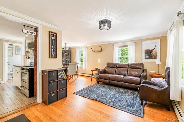 9 Jennings AVE, Center Moriches, NY 11934