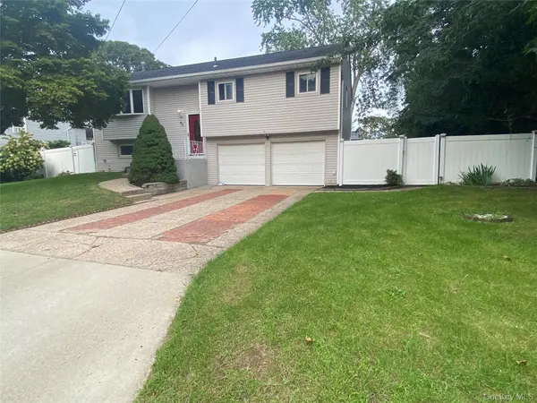 43 Newtown AVE, Selden, NY 11784