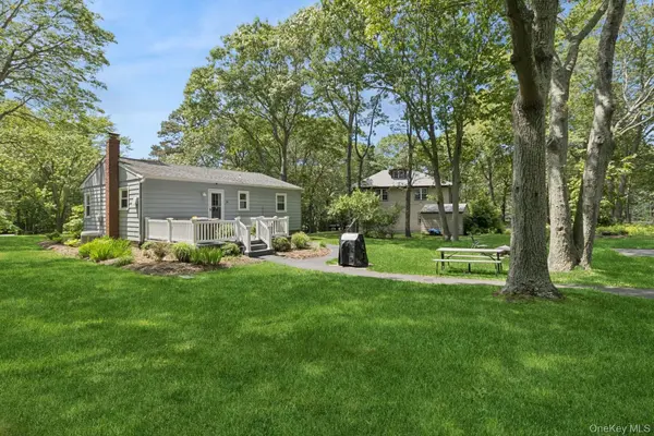 28 The TRL, Hampton Bays, NY 11946
