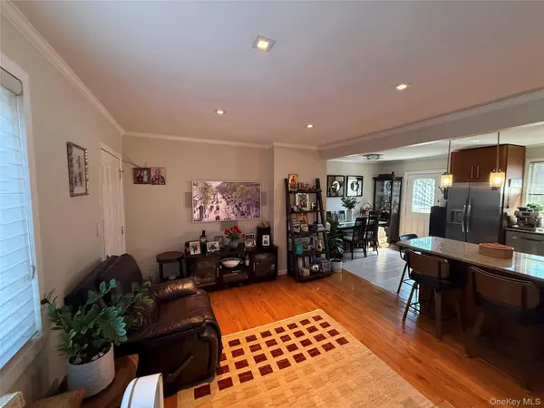 255-21 74th AVE #H-1, Glen Oaks, NY 11004
