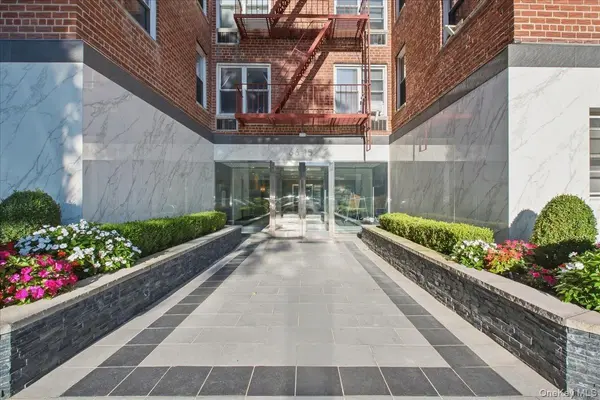 66-15 Thornton PL #4G, Rego Park, NY 11374