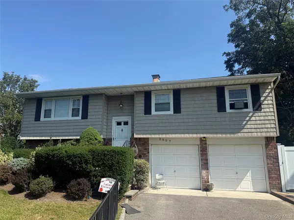 2607 Lindenmere DR, Merrick, NY 11566