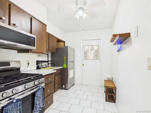 7862 81st ST, Ridgewood, NY 11385