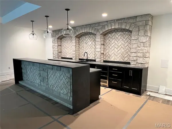 753 Silver Buck LN, Chesterfield, MO 63005