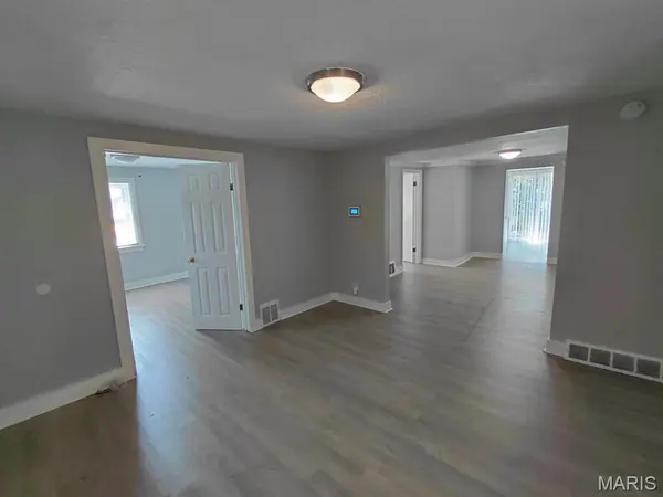 10169 Imperial DR, St Louis, MO 63136