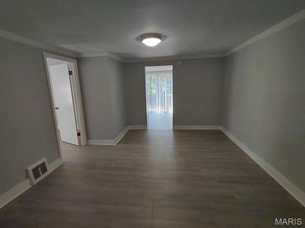 10169 Imperial DR, St Louis, MO 63136