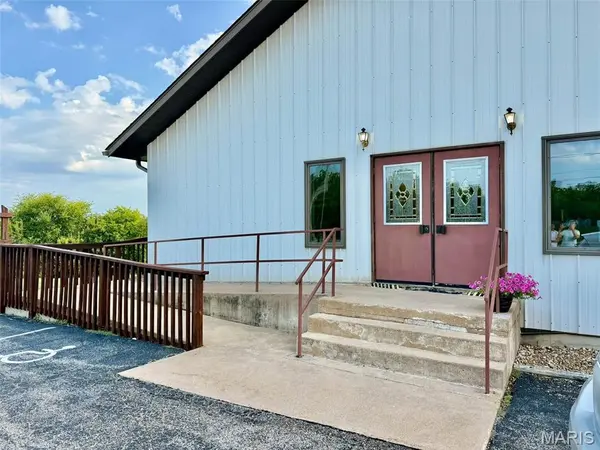 435 Head LN, Hannibal, MO 63401
