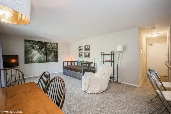4 Oak Creek DR #1504, Buffalo Grove, IL 60089
