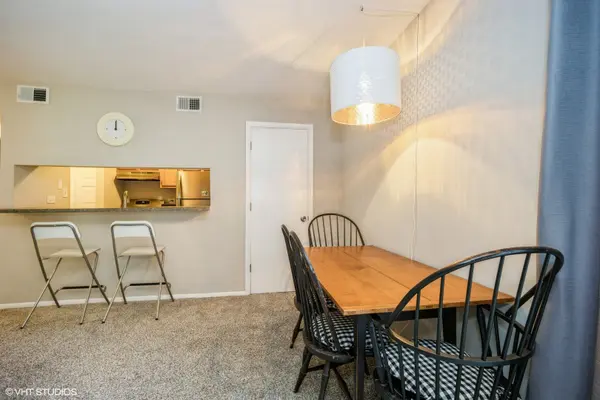 4 Oak Creek DR #1504, Buffalo Grove, IL 60089