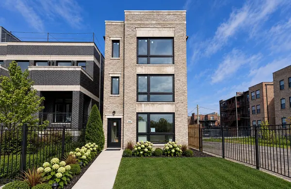 4447 S Calumet AVE, Chicago, IL 60653