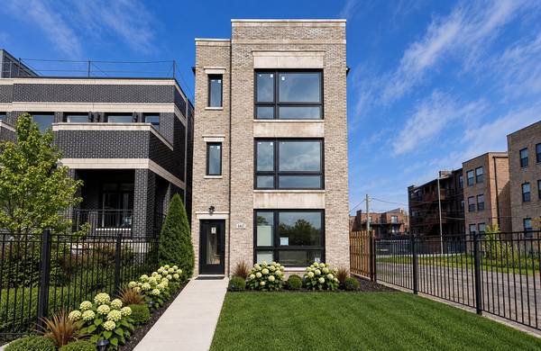 4447 S Calumet AVE, Chicago, IL 60653