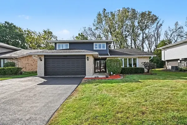 8533 W Sun Valley DR, Palos Hills, IL 60465