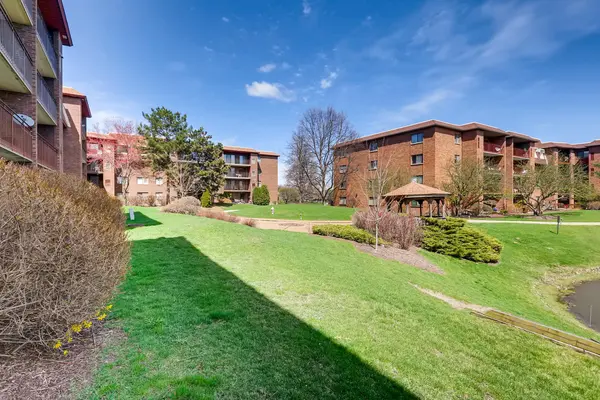 101 Old Oak DR #215, Buffalo Grove, IL 60089
