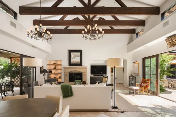 1040 Crest DR, Encinitas, CA 92024