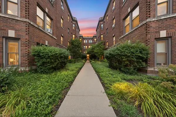 52 Forest AVE #2N, Riverside, IL 60546