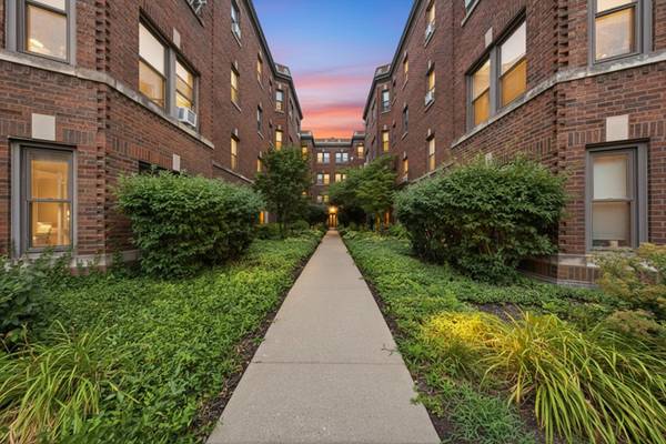 52 Forest AVE #2N, Riverside, IL 60546